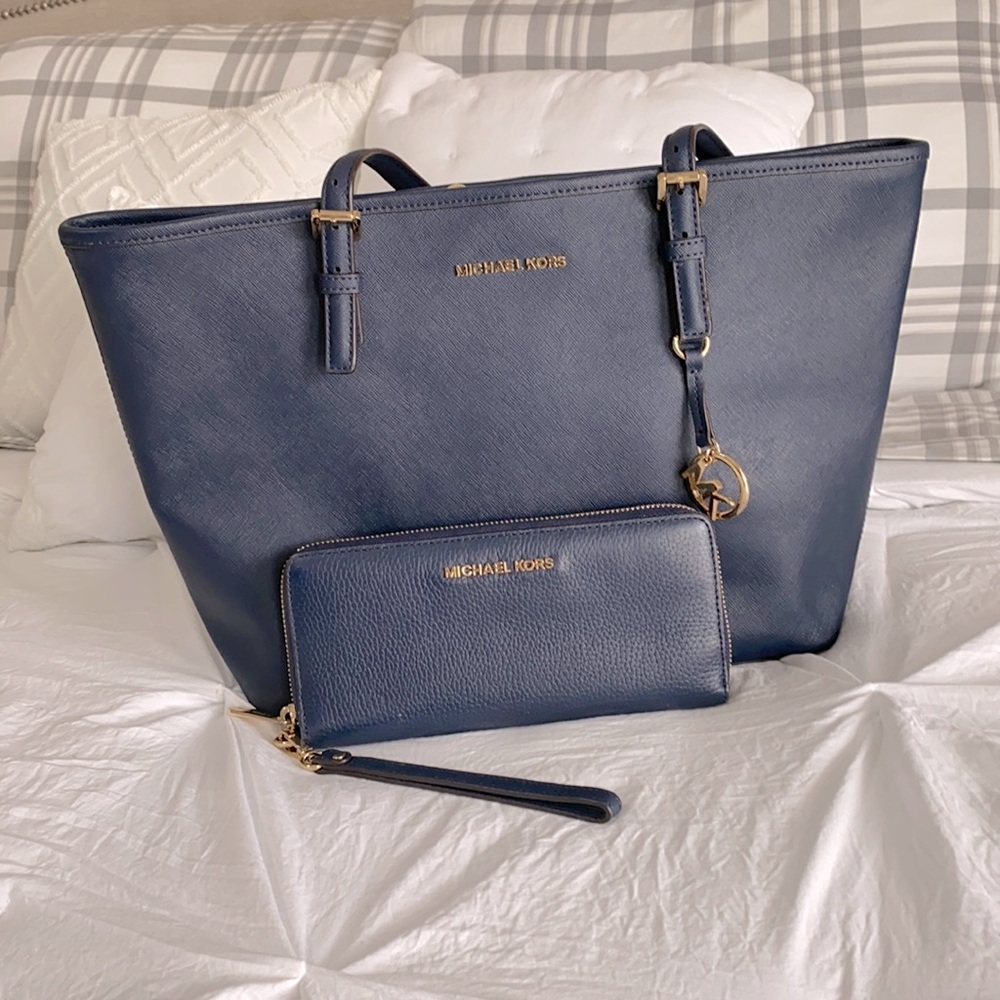 Michael Kors Shoulder Handbag with wristlet